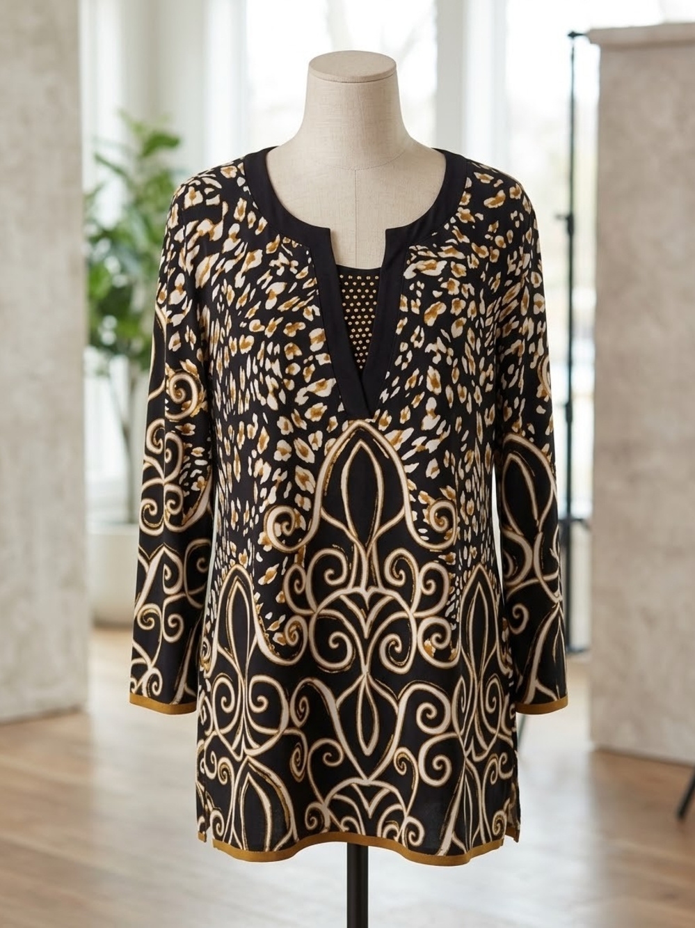 Women's Black and Gold Patterned Long-Sleeve Tunic Top XL Like New